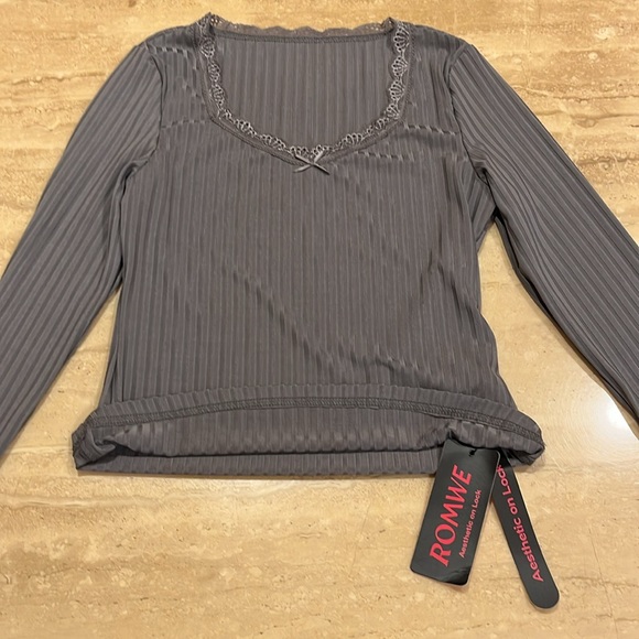 Women’s BRAND NEW W/TAGS.ROMWE GREY SOLID CONTRAST LACE TOP. SZ. MED. NOT A FLAW - Picture 9 of 9